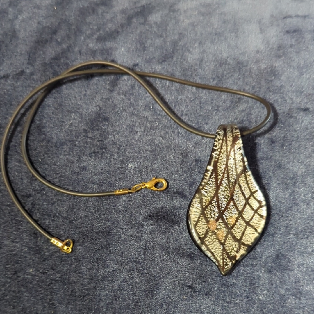 Elegant Black and Gold Murano Glass Pendant Necklace